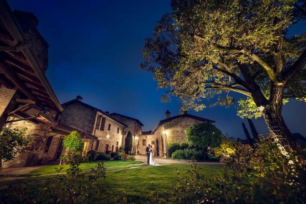 Bed and Breakfast Castello di Cernusco Lombardone Esterno foto